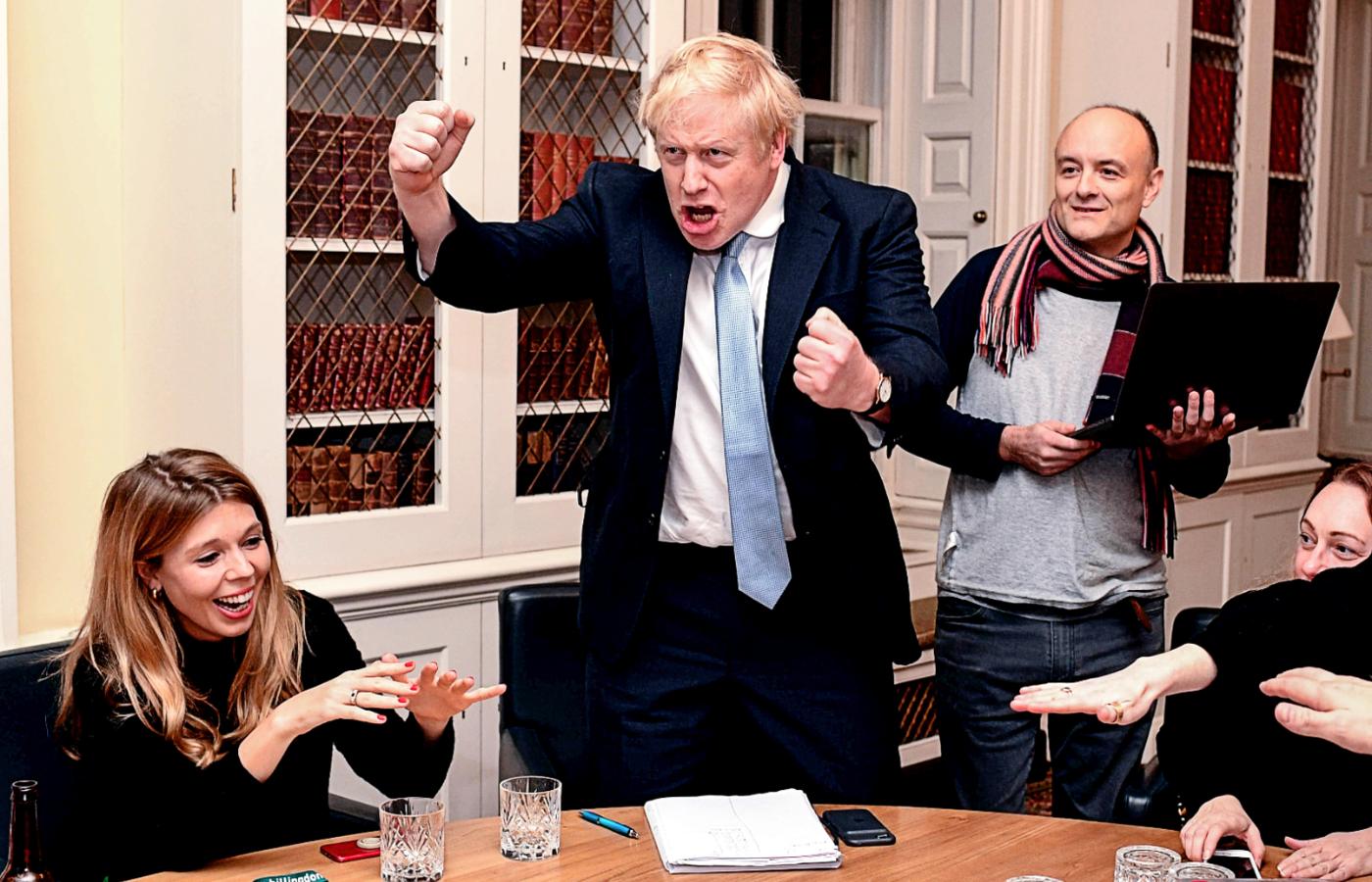 Carrie Symonds, Boris Johnson i Dominic Cummings. Noc wyborcza, grudzień 2019 r.