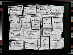 „Koniec świata przez pomyłkę. Nekrologi” Oskara Dawickiego