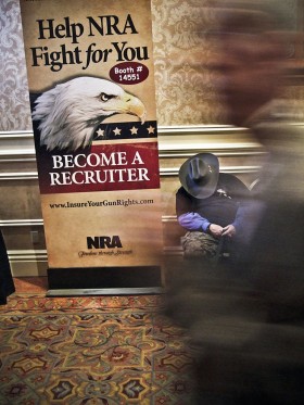 Najbardziej strudzeni zasypiali po prostu na korytarzu. Każdy, kto parę godzin spędził na Shot Show, przestawał się im dziwić.