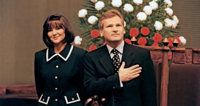Aleksander Kwaśniewski z żoną Jolantą podczas zaprzysiężenia na urząd Prezydenta RP, 23 grudnia 1995 r. (urzędował do 2005 r.).