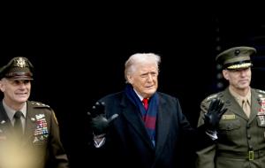 Donald Trump dwoi się i troi, aby uratować GOP przed klęską w wyborach połówkowych.