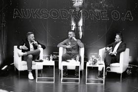 Założenie było takie: śląski kompozytor pisze muzykę do słów śląskiego pisarza, a wykonuje śląski zespół pod batutą śląskiego dyrygenta. Na fot. od lewej: Szczepan Twardoch i Aleksander Nowak.