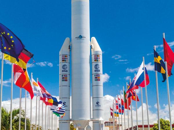 Rakieta Ariane Europejskiej Agencji Kosmicznej na kosmodromie Kourou w Gujanie Francuskiej.