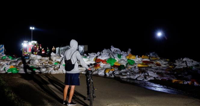 Wały przy moście na rzece Oława, noc z 18 na 19 września 2024 r.