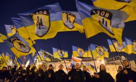Ukraińscy nacjonaliści podczas marszu w Kijowie. Październik 2014 r.