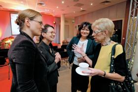 Dr Joanna Różyńska wraz z mamą, min. Barbarą Kudrycką i red. Janiną Paradowską.