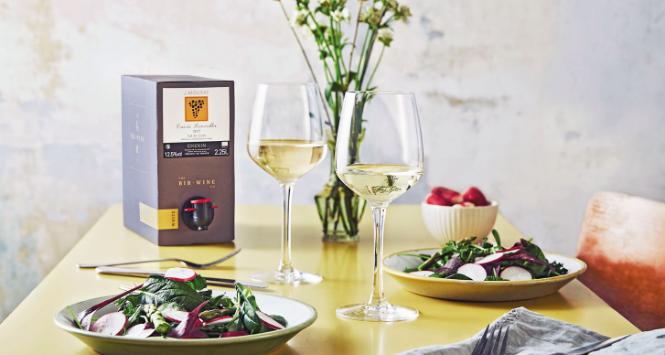 Wino w kartonie – bag-in-box, w skrócie BiB – to pomysł Australijczyka Thomasa Angove'a.