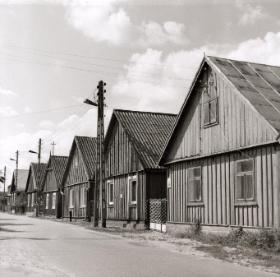 Zachowany z czasów przedwojennych fragment miasta. Polskie domy przy odchodzącej od rynku ulicy Zduńskiej. Przychodzili tu robić szkice austriaccy rysownicy z ekipy filmowej.