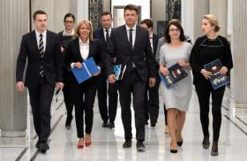 Ryszard Petru z drużyną Nowoczesnej w Sejmie, 14 listopada 2016 r.