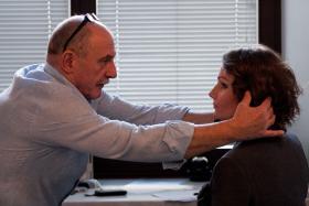 Kiedyś znana snowboardzistka, teraz posłanka PO Jagna Marczułajtis podczas sesji fotograficznej w Sejmie.