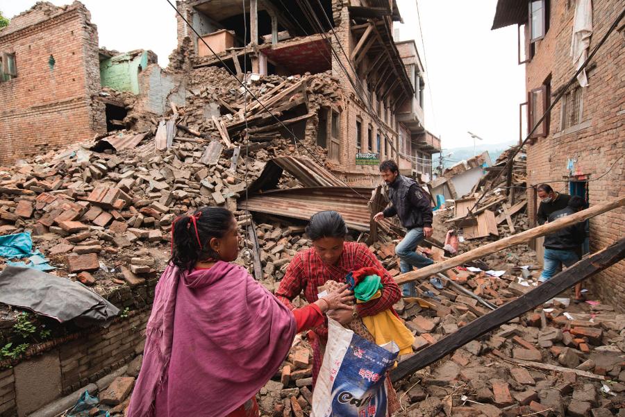 Nepalska wioska Sankhu w pobliżu stolicy ­kraju – Katmandu – zniszczona przez silne trzęsienie ziemi 25 kwietnia 2015 r.