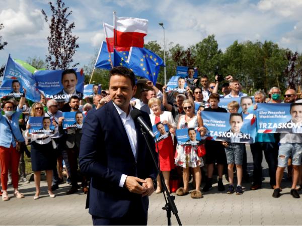 Rafał Trzaskowski na spotkaniu z wyborcami w Ostrołęce