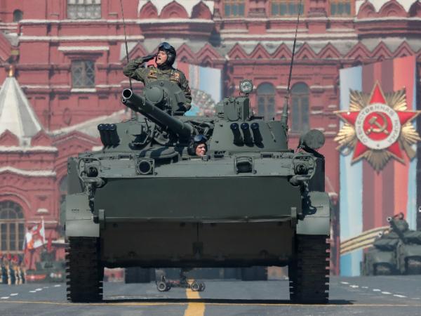 Rosyjski bojowy wóz piechoty BMP-3 podczas próby do parady z okazji Dnia Zwycięstwa, 7 maja 2019 r.