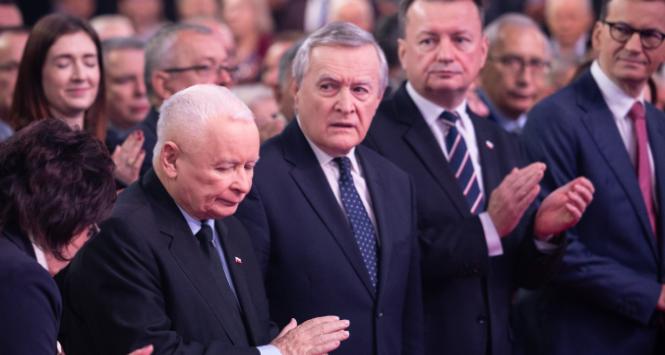 Zjazd programowy PiS w Katowicach. „Oni nie pozyskają nowych wyborców, raczej ich odstraszą” – pisze Adam Szostkiewicz. 24 października 2025 r.