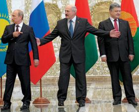 Prezydent Łukaszenka w roli pośrednika między prezydentami Putinem i Poroszenką, sierpień 2014 r.