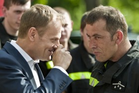 'Zamknięciem stadionów premier trafił w oczekiwania dużej części opinii publicznej. Polacy są społeczeństwem dość represyjnym, to znaczy lubią – mówiąc kolokwialnie - przyłożyć bandziorowi'.