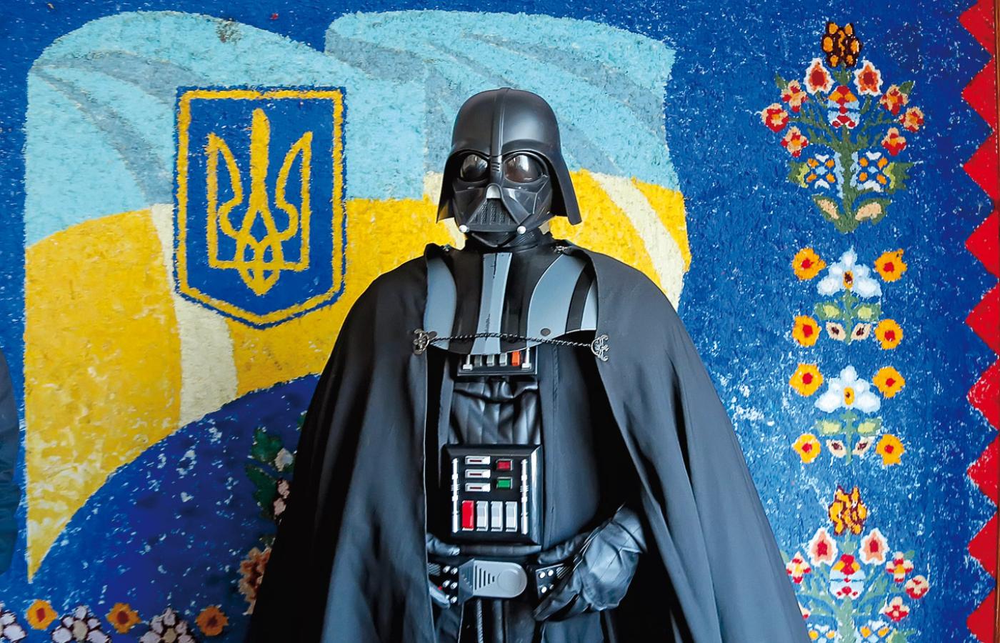 Darth Vader  – kandydat Ukraińskiej Partii Internetowej na burmistrza Kijowa  –  rozmawiał z dziennikarzami 25 maja pod lokalem wyborczym w Kijowie.
