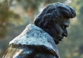 Chopin cenił przede wszystkim urodę brzmienia. Nie znosił zbyt głośnego grania, nazywał je szczekaniem psa.