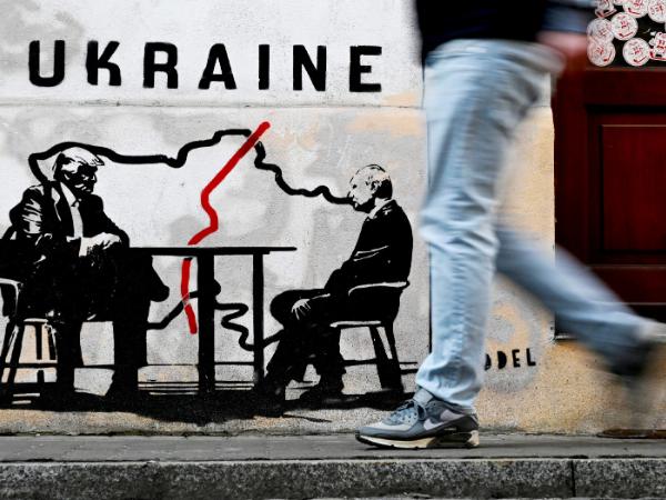 Mural w Krakowie przedstawiający Donalda Trumpa i Władimira Putina