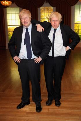 Burmistrz Johnson i jego woskowy sobowtór w londyńskim Muzeum Figur Woskowych Madame Tussauds.