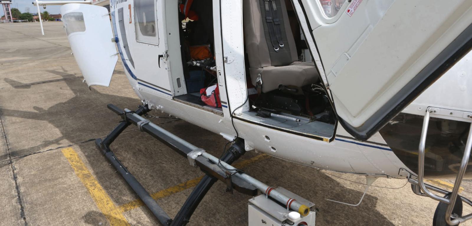 Lidar, czyli skaner laserowy, zamocowany na płozie helikoptera. To on umożliwił badaczom zajrzenie pod powierzchnię gruntu.