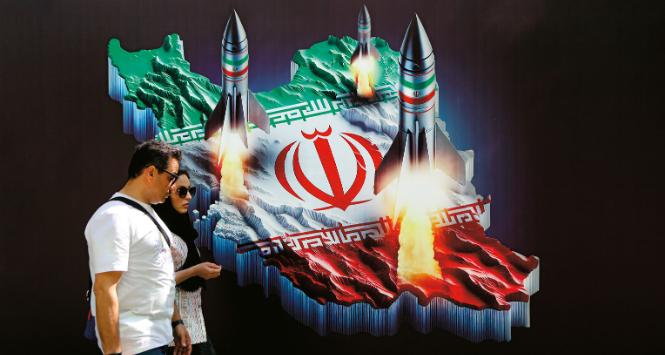 Propagandowy mural przy jednej z ulic Teheranu