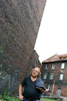 Józef Skrzek od lat 80. mieszka w rodzinnych Michałkowicach.