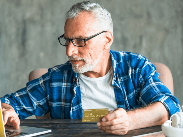 Jak polityka wpływa na sytuację finansową emerytów?