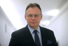 W 2012 r. Arkadiusz Mularczyk ubolewał publicznie, że skala nepotyzmu jest niewyobrażalna, a liczba zatrudnianych działaczy, ich rodzin, żon, synów i córek niemalże prowadzi do uwłaszczenia się klasy politycznej PO i PSL.