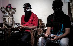 Tren de Aragua kupował np. całą kamienicę w Limie lub Santiago de Chile. Osiedlali się w niej gangsterzy i ludzie, którzy dla nich pracują.