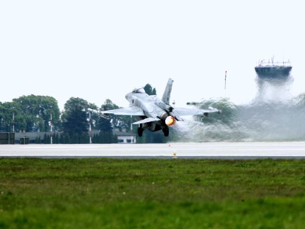 Polski F-16 z bazy w Krzesinach