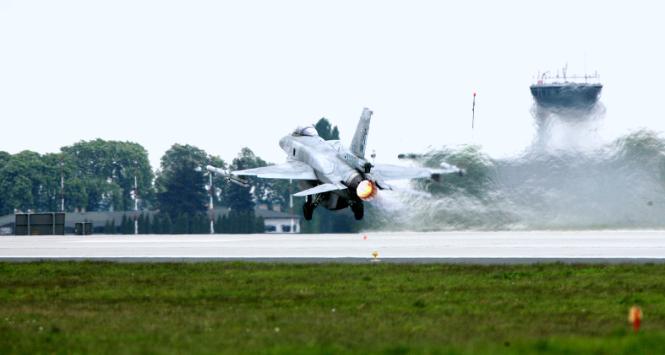 Polski F-16 z bazy w Krzesinach