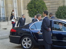 Na spotkania jeździł limuzynami...