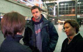 Streetworkerzy na Dworcu Centralnym. Są jedyną pomocą dla nieletnich, muszą umieć z nimi rozmawiać.