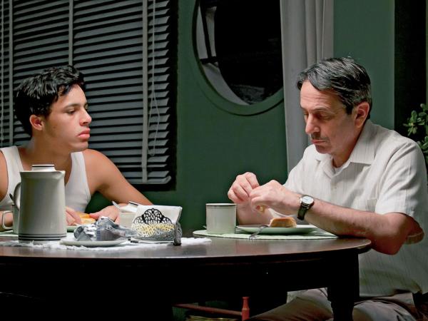 Elder (Luis Silva) i pozostający z nim w zagadkowej relacji Armando (Alfredo Castro).