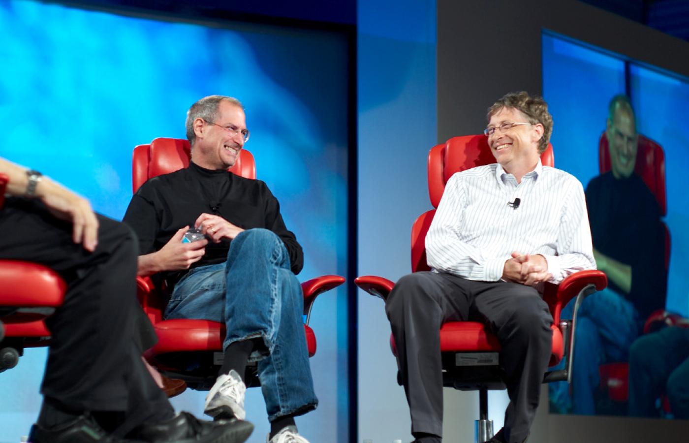 Steve Jobs (Apple) oraz Bill Gates (Microsoft)