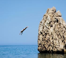 Ochota do wypoczynku w ciepłych krajach nie opuszcza Polaków. Wygląda na to, że będzie kolejny rok wzrostu, bo coraz więcej ludzi wyjeżdża, wybierają coraz droższe oferty.