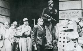 Warszawa, sierpień 1944. Uczestnicy powstania warszawskiego.