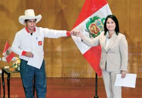 Kandydaci na prezydenta: Pedro Castillo wystawiony przez lewicę oraz Keiko Fujimori.