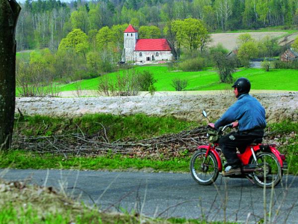 Kiedy z okolicy wyjechali ewangelicy, kościół na wzgórzu w Glaznotach zaczął umierać.