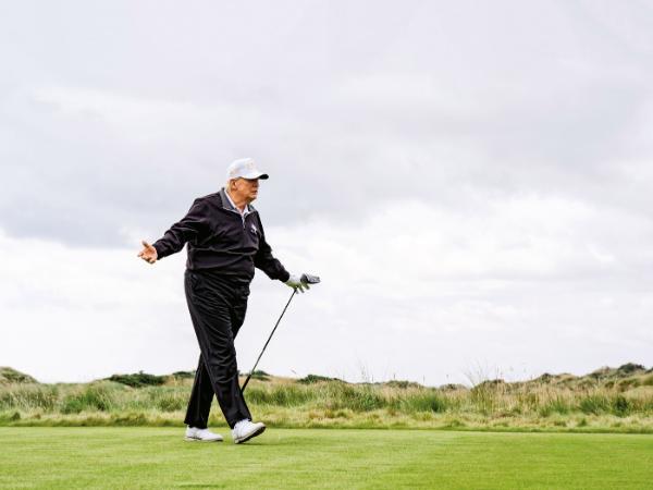 Do końca września, na 250 dni drugiej kadencji, prezydent był na polu 61 razy. Amerykańscy podatnicy zapłacili za to 85,4 mln dol.