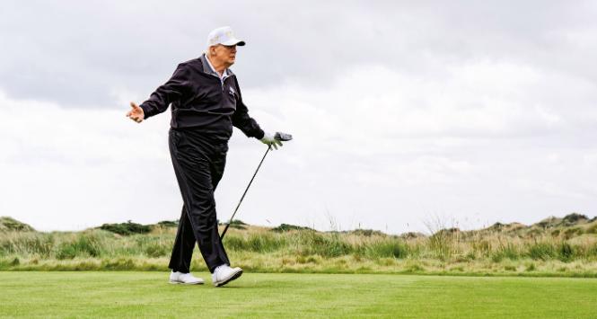 Do końca września, na 250 dni drugiej kadencji, prezydent był na polu 61 razy. Amerykańscy podatnicy zapłacili za to 85,4 mln dol.