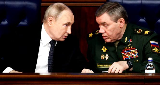 Władimir Putin i gen. armii Walerij Gierasimow, grudzień 2025 r.