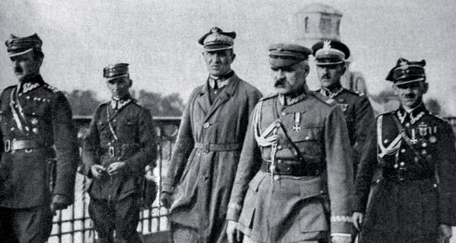 Józef Piłsudski na moście Poniatowskiego, 13 maja 1926 r. Marszałek opanował Warszawę po trzydniowych walkach.