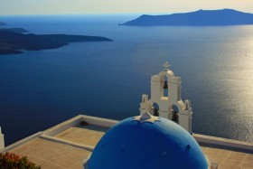 Wczasy na Santorini były właściwie poza zasięgiem przeciętnego Greka, ale rekompensował to rozbudowany system wczasów pod gruszą.