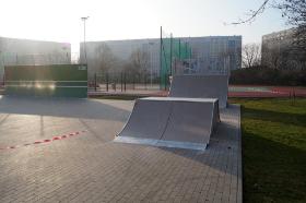 W projekcie przewidziano też nowoczesną aktywność – miniskatepark z rampami do trików.