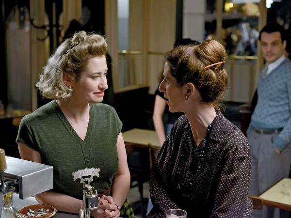 Emmanuelle Devos (po lewej) jako tytułowa Violette z Sandrine Kiberlain w roli Simone de Beauvoir