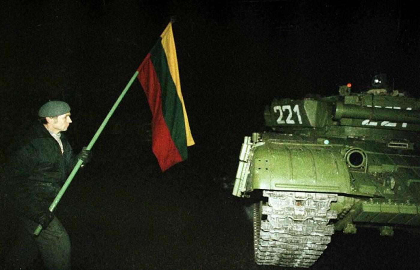Litewski patriota i radziecki czołg. 13 stycznia 1991 r.