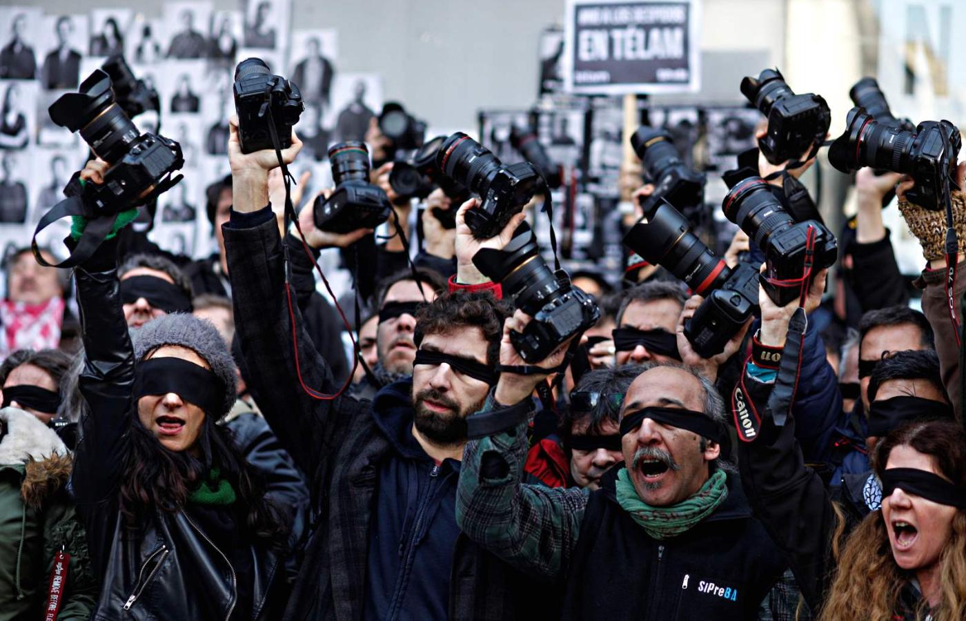 Protest argentyńskich dziennikarzy przeciwko zwolnieniu 300 pracowników z publicznej agencji prasowej Telam w Buenos Aires.