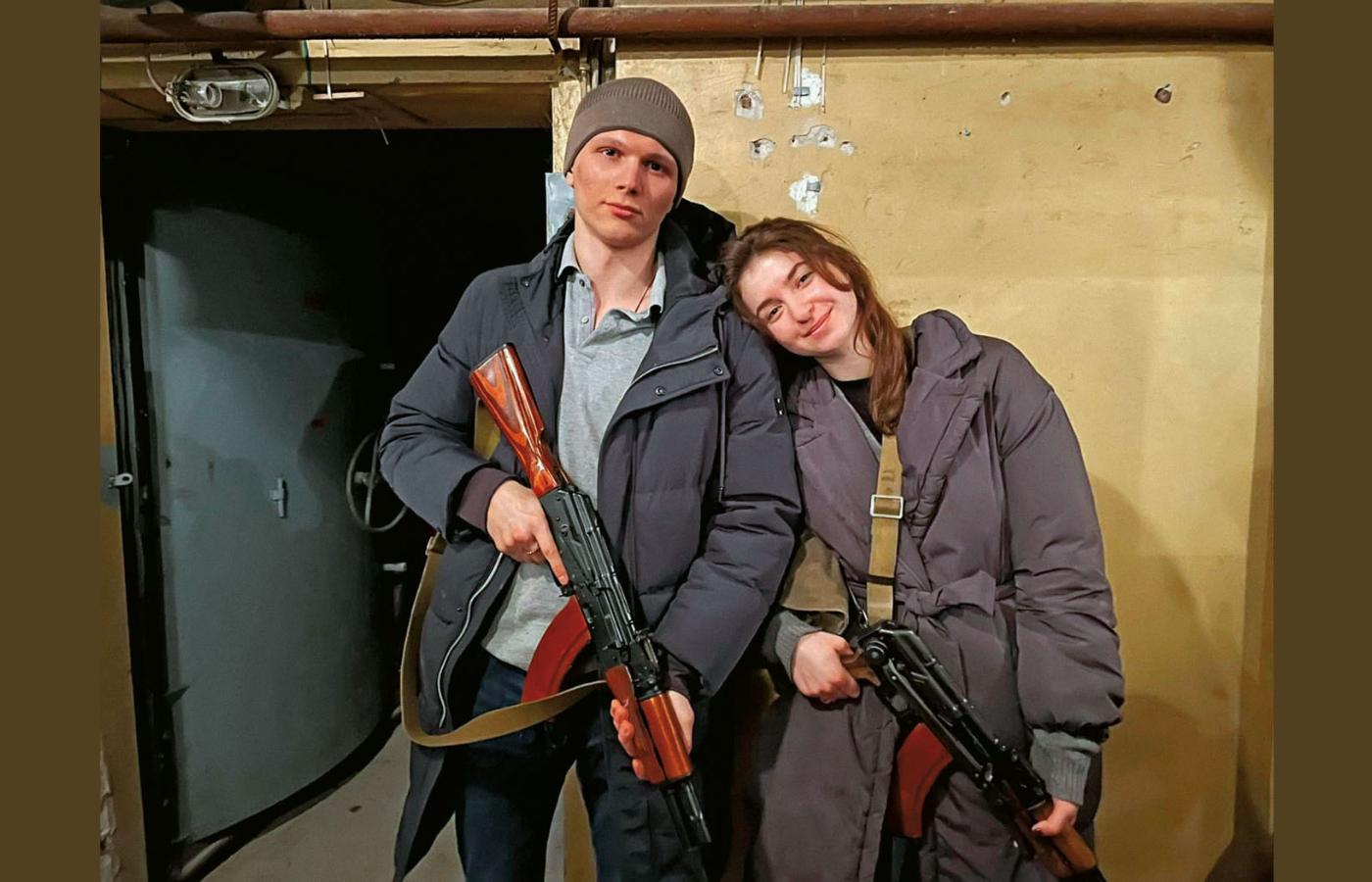 Nowożeńcy z Kijowa: zamiast pojechać w podróż poślubną, poszli na wojnę.